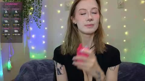 Snapshot of christy_memeow chatting on September 21, 10:06 am christy memeow online show from September 21, 10:06 am