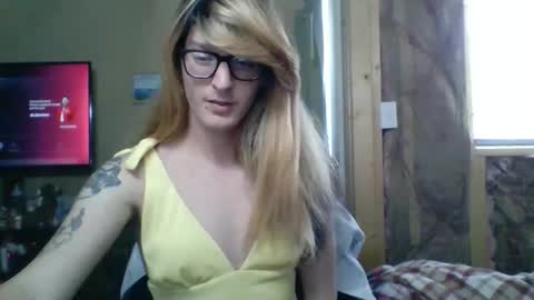 Snapshot of chrisvibess chatting on February 22, 6:28 pm chrisvibess online show from February 22, 6:28 pm