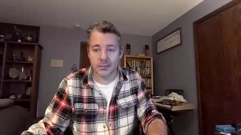 chrisw8121 online show from December 16, 5:23 am