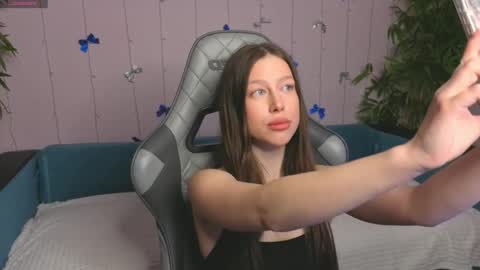 EvaBlonde TayaBrunette EliieBlack hair online show from January 16, 8:29 am