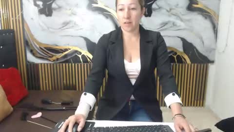 Snapshot of chrysta_12 chatting on October 23, 12:15 pm chrystal hotty online show from October 23, 12:15 pm