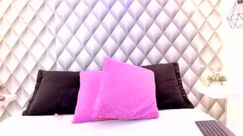 Snapshot of chrystal_golden chatting on February 17, 3:42 pm Christal Golden online show from February 17, 3:42 pm