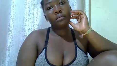 Snapshot of chubby_queenie07 chatting on April 19, 10:12 pm DivaDee online show from April 19, 10:12 pm
