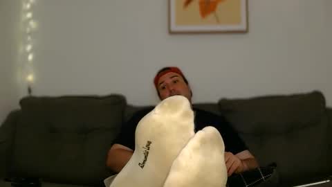 ChubbyGayManBigFeet online show from May 27, 2:03 pm