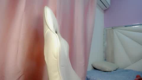 Snapshot of cieloo_ chatting on February 12, 9:21 pm CIELO online show from February 12, 9:21 pm