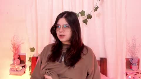 Snapshot of cinderella_lewis chatting on February 19, 5:16 pm Sofi Eva and Mey online show from February 19, 5:16 pm