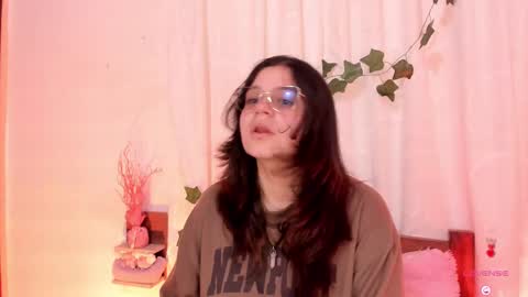 Snapshot of cinderella_lewis chatting on February 25, 5:25 pm Sofi Eva and Mey online show from February 25, 5:25 pm