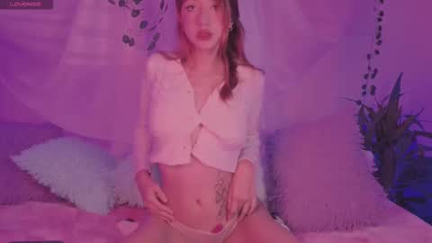 Snapshot of cinderella_lewis chatting on October 19, 4:46 am Sofi Eva and Mey online show from October 19, 4:46 am