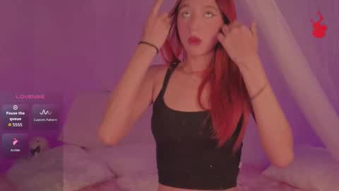 Snapshot of cinderella_lewis chatting on November 5, 3:06 am Sofi Eva and Mey online show from November 5, 3:06 am