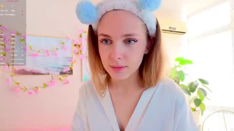 Snapshot of cindyreming01 chatting on September 11, 6:57 am indy online show from September 11, 6:57 am