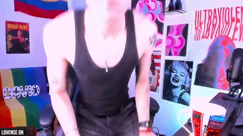 Snapshot of cinnamon_boyxxx chatting on December 25, 5:16 am David     Independent Model online show from December 25, 5:16 am