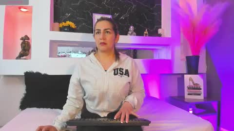 Cinthya  online show from March 9, 12:09 pm