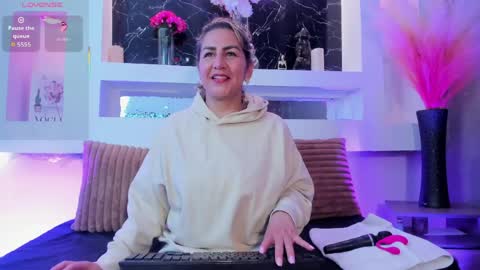 Cinthya  online show from April 9, 12:21 pm