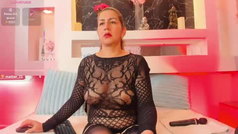 Cinthya  online show from April 29, 5:30 pm