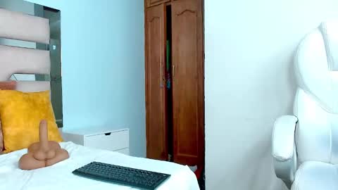 Cintia Hills online show from January 17, 4:06 am