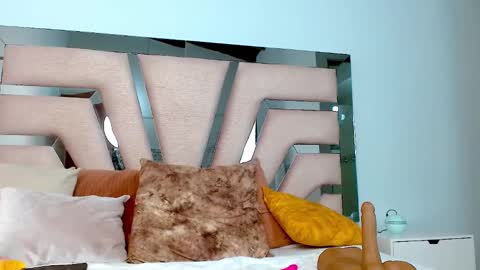 Cintia Hills online show from January 21, 7:58 am