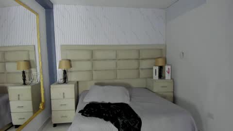 CintiaCollins  online show from April 16, 9:39 pm