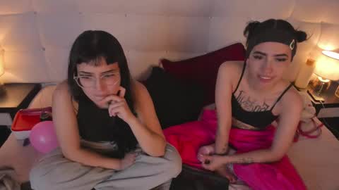 Snapshot of cintya_kors chatting on January 28, 8:57 am Cintya online show from January 28, 8:57 am