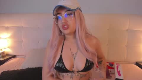 Snapshot of cintya_kors chatting on February 6, 1:05 am Cintya online show from February 6, 1:05 am