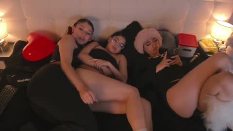 Snapshot of cintya_kors chatting on February 15, 5:51 am Cintya online show from February 15, 5:51 am