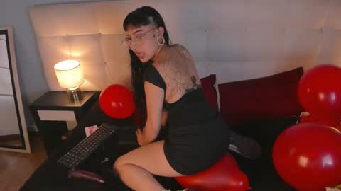 Snapshot of cintya_kors chatting on February 24, 10:03 pm Cintya online show from February 24, 10:03 pm