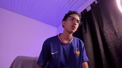 Snapshot of cj_davis1 chatting on November 9, 8:23 am cj_davis1 online show from November 9, 8:23 am