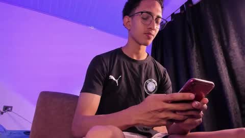 Snapshot of cj_davis1 chatting on November 11, 2:33 am cj_davis1 online show from November 11, 2:33 am