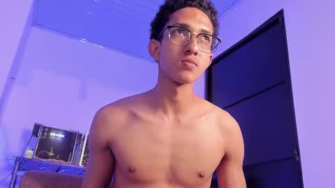 Snapshot of cj_davis1 chatting on November 22, 4:00 am cj_davis1 online show from November 22, 4:00 am