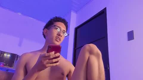 Snapshot of cj_davis1 chatting on November 29, 4:15 am cj_davis1 online show from November 29, 4:15 am