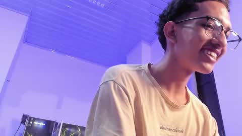 Snapshot of cj_davis1 chatting on December 5, 1:03 am cj_davis1 online show from December 5, 1:03 am