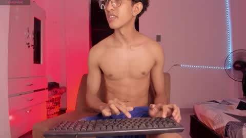 Snapshot of cj_davis1 chatting on January 19, 12:36 am cj_davis1 online show from January 19, 12:36 am