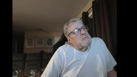 Snapshot of cjscout chatting on December 4, 2:31 am cjscout online show from December 4, 2:31 am