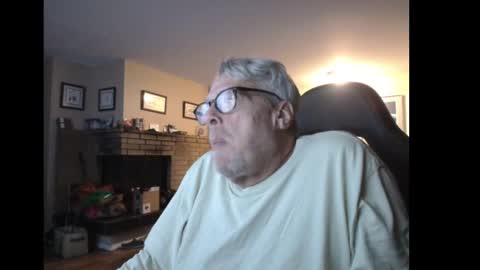 Snapshot of cjscout chatting on December 11, 7:31 am cjscout online show from December 11, 7:31 am