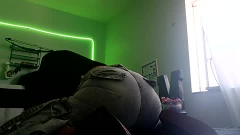Snapshot of cjtovar90 chatting on May 6, 9:31 pm Joann online show from May 6, 9:31 pm
