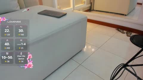 Snapshot of claire_bonny chatting on December 13, 7:53 pm claire_bonny online show from December 13, 7:53 pm