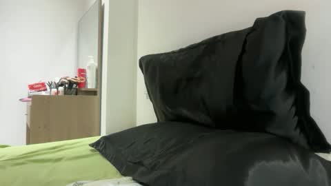 claire_siroksi online show from April 8, 3:34 pm