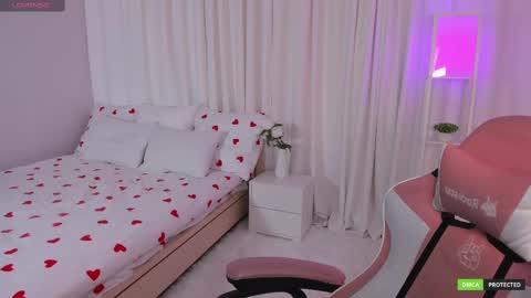 Snapshot of clairefaers chatting on March 1, 9:29 am Claire Faers online show from March 1, 9:29 am