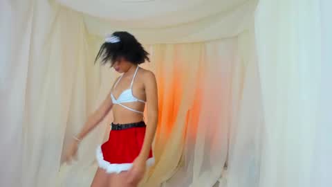 Snapshot of clara_tenssio chatting on December 19, 4:13 am Clara online show from December 19, 4:13 am