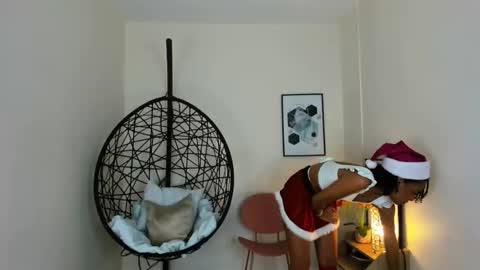 Snapshot of clara_tenssio chatting on December 25, 10:16 pm Clara online show from December 25, 10:16 pm