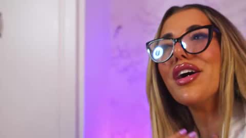 ClaraHazel online show from September 25, 4:05 am