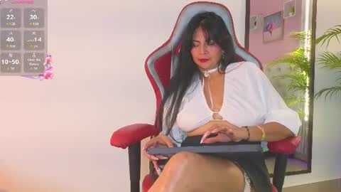 Snapshot of clariss_brown chatting on June 17, 7:59 pm clariss_brown online show from June 17, 7:59 pm