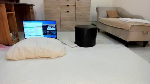 Snapshot of classy_medeeea chatting on June 25, 2:33 am Deea xxx online show from June 25, 2:33 am