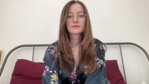 Snapshot of classyandgirly chatting on March 5, 5:50 pm classyandgirly online show from March 5, 5:50 pm