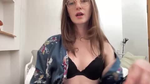 Snapshot of classyandgirly chatting on February 17, 4:13 pm classyandgirly online show from February 17, 4:13 pm