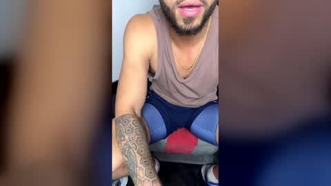 Snapshot of claybrown_ chatting on February 20, 2:41 am Clay online show from February 20, 2:41 am