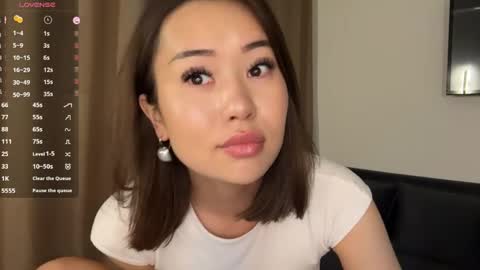 Lili online show from May 1, 1:16 pm