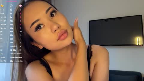 Snapshot of clemenciakempa chatting on May 30, 1:19 pm Lili online show from May 30, 1:19 pm