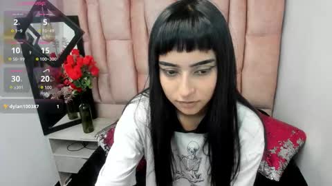 Snapshot of cleo_ross chatting on December 13, 8:47 pm CLEO ROSS online show from December 13, 8:47 pm