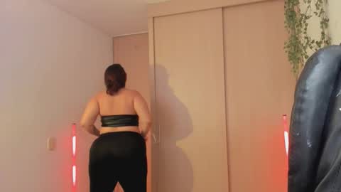 Snapshot of cleopatra_col chatting on February 21, 10:22 pm Cleopatra online show from February 21, 10:22 pm