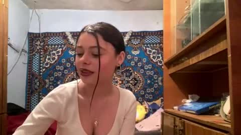 Mia online show from April 24, 11:12 am